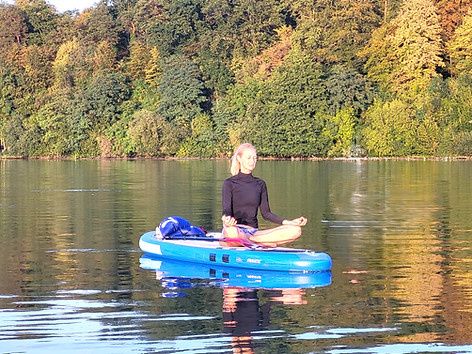 Yoga SUP Tour mit Sandra Dosé Lotus Sitz