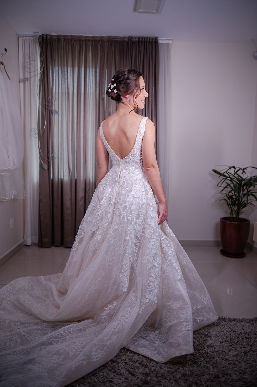 Miniatura: VESTIDO DE NOIVA RENDADO COM BRILHO Casamarela