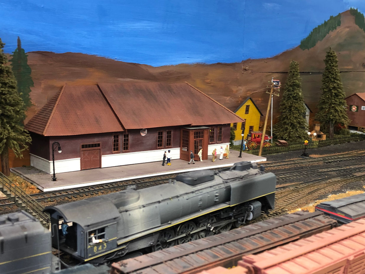 Gateway Division NMRA Greater Saint Louis and Southern Illinois Area
Layouts by Brad Joseph