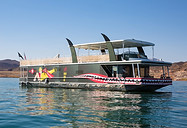 custom wrap house boat lake