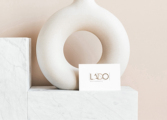 Business card on the marble pedestal beside the vase_Logotipo LADO-1_edited.png