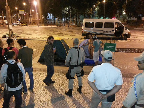 Performance Guard (2013), by Beatriz Provasi; Photo: Renato Magalhães