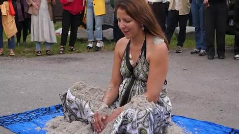 Performance Ritual with the 4 Elements (2021), by Group Atrizes ou..., with performer Beatriz Provasi