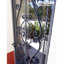 Puerta de forja con cristal
#metalsurcm #sanmigueldelaribera #zamora #puertas #forja #carp