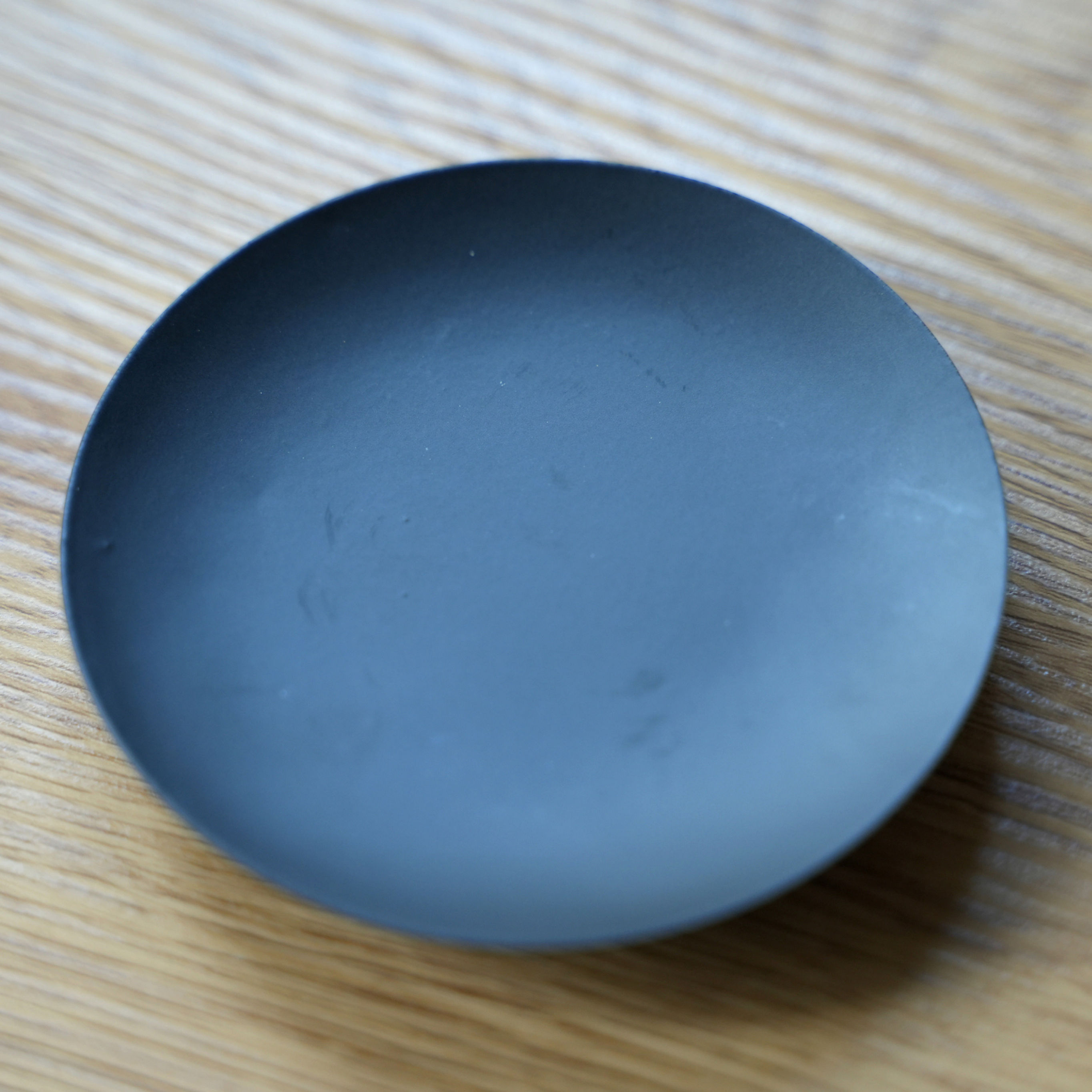 Schwarzer Kerzenuntersetzer rund – Ø 9 cm