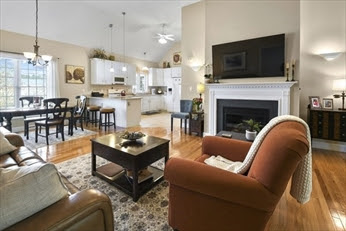 31 Holly Lane Dracut, MA