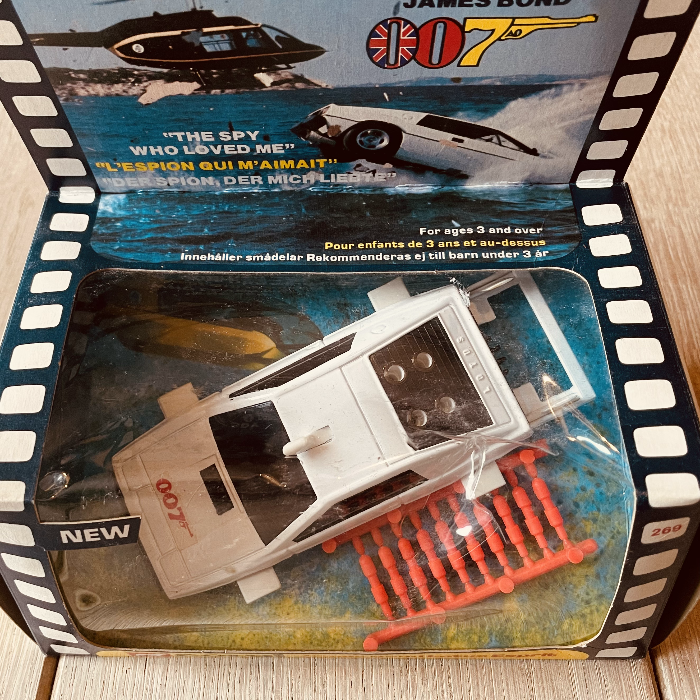 Lotus Esprit (Corgi) 007 -- NEW --