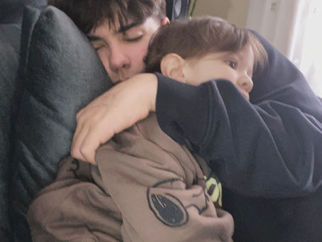 Días de debilidad, amor que sostiene.