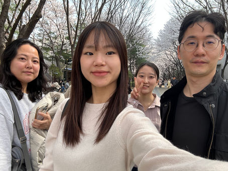 Lab lunch & coffee under the cherry blossoms 🌸