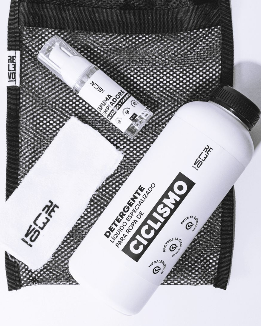 Cuida tu equipo de ciclismo como un profesional: consejos clave para mantener tu ropa y accesorios impecables