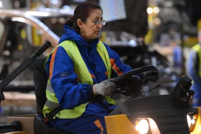 U.S. job growth slows to 12,000 in October, affected by hurricanes and manufacturing strikes