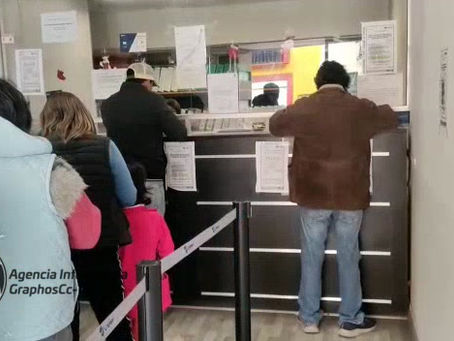 #AIGCcTlx | #EsNoticia Realizan filas usuarios en las oficinas de la CAPAM de la capital