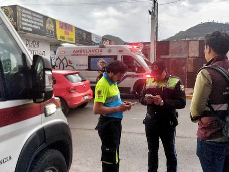 #GraphosCc #Tlx #Noticias #Municipios #TlaxcalaCapital | POLICÍA MUNICIPAL Y DE PROTECCIÓN CIVIL DE TLAXCALA JUNTO CON EL CRUM BRINDAN ATENCIÓN TRAS ATROPELLAMIENTO DE MENOR EN TIZATLAN