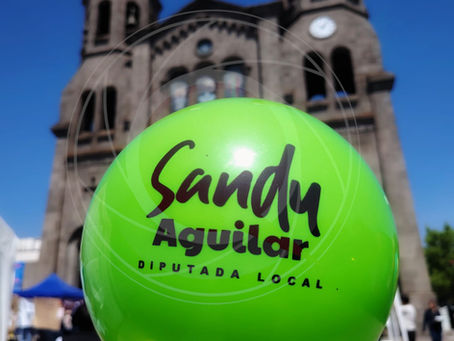 #GraphosCc #Tlx #Noticias | Sandra Aguilar reparte más de 5 mil juguetes en Apizaco por el Día del Niño