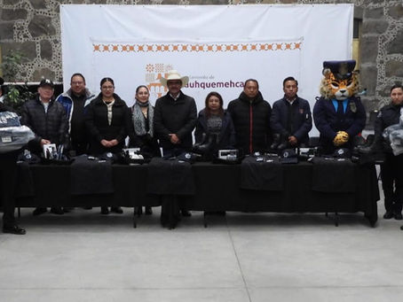 #GraphosCc #Tlx #Noticias #Municipios #Yauhquemehcan | En Yauhquemehcan, entregan uniformes y equipo a elementos de Seguridad Pública.