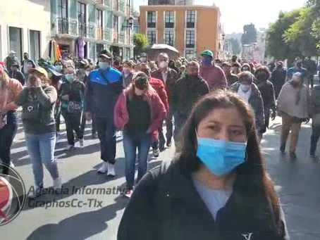 #AIGCcTlx | #EsNoticia Manifestación de docentes de telesecundarias de la sección 55 en Congreso