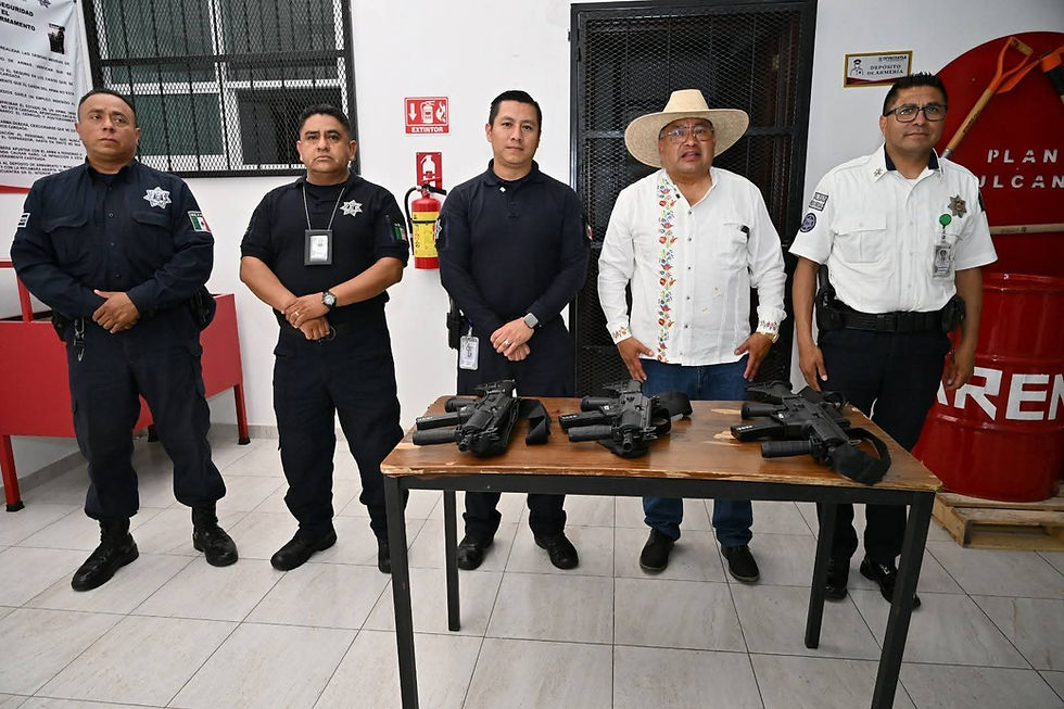 #GraphosCc #Tlx #Noticias #Municipios #Ixtacuixtla | Entrega Alcalde de Ixtacuixtla armamento para fortalecer a la Policía Municipal