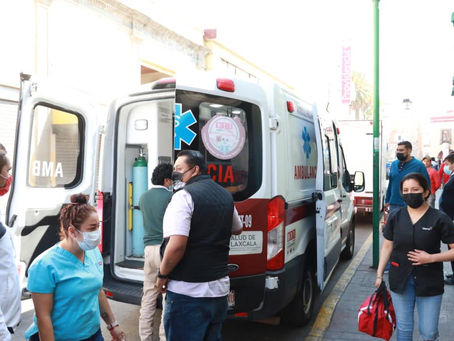 #AIGCcTlx | Atiende Servicios Médicos inicio de parto en auditorio municipal de Chiautempan