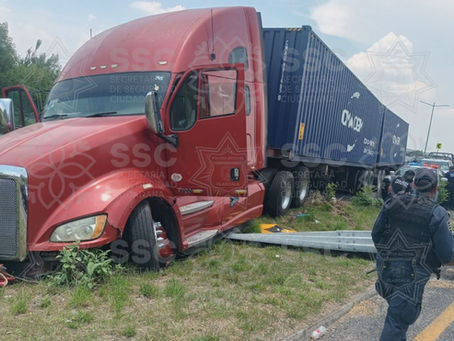 #GraphosCc #Tlx #Noticias #GobTlax | GOBIERNO DEL ESTADO REFUERZA SEGURIDAD Y LOGRA RECUPERAR TRÁILER ROBADO; HAY DOS DETENIDOS.