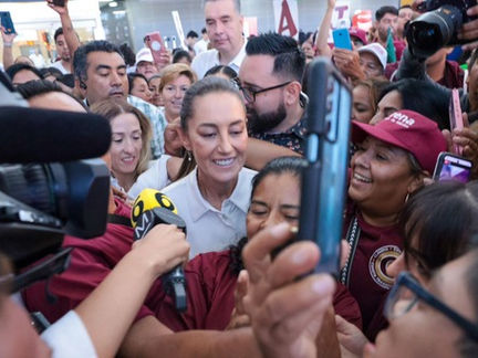 #GraphosCc #Tlx #Noticias | ¡CLAUDIA TE QUEREMOS!”: CON GRAN ALEGRÍA RECIBEN A CLAUDIA SHEINBAUM EN MONTERREY