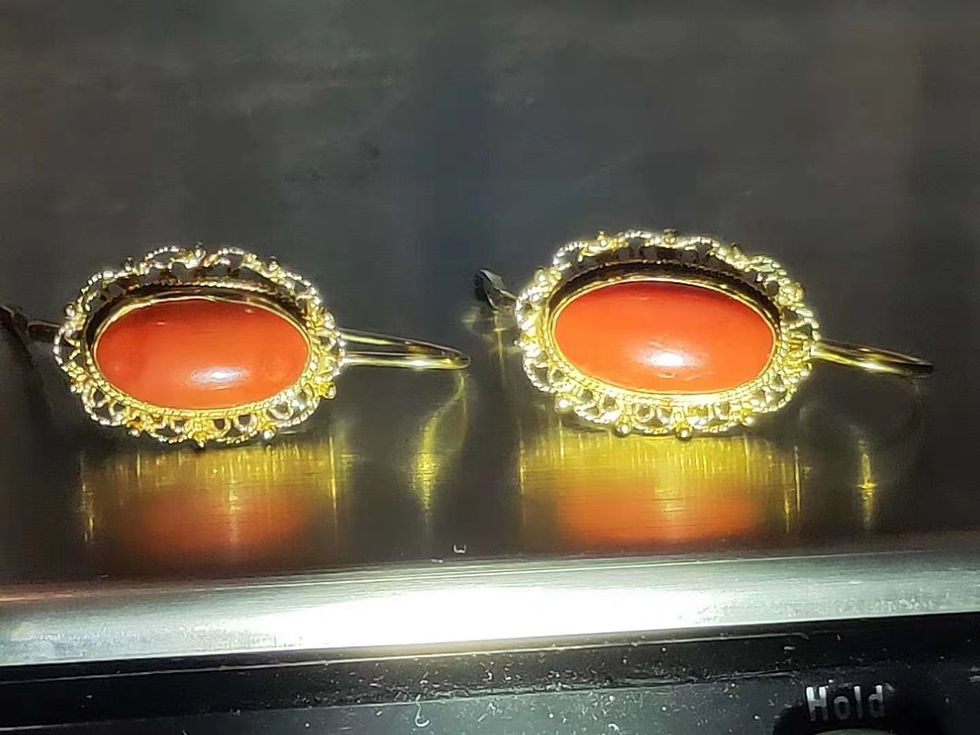 Thumbnail: Vintage 18ct yellow gold Natrual Coral Earrings