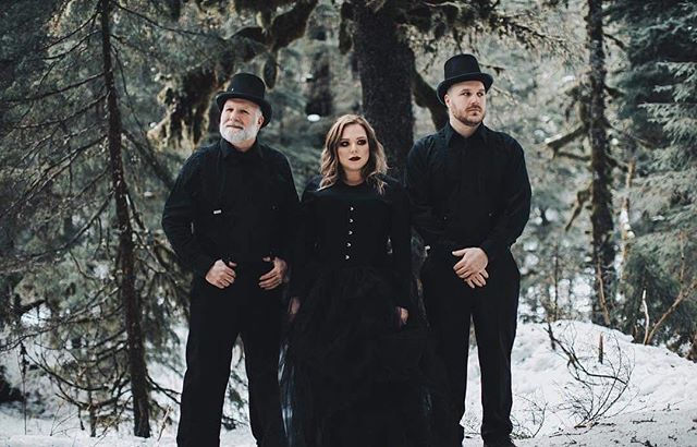 So loving this shoot from _thehitchedhiker 🖤.jpg