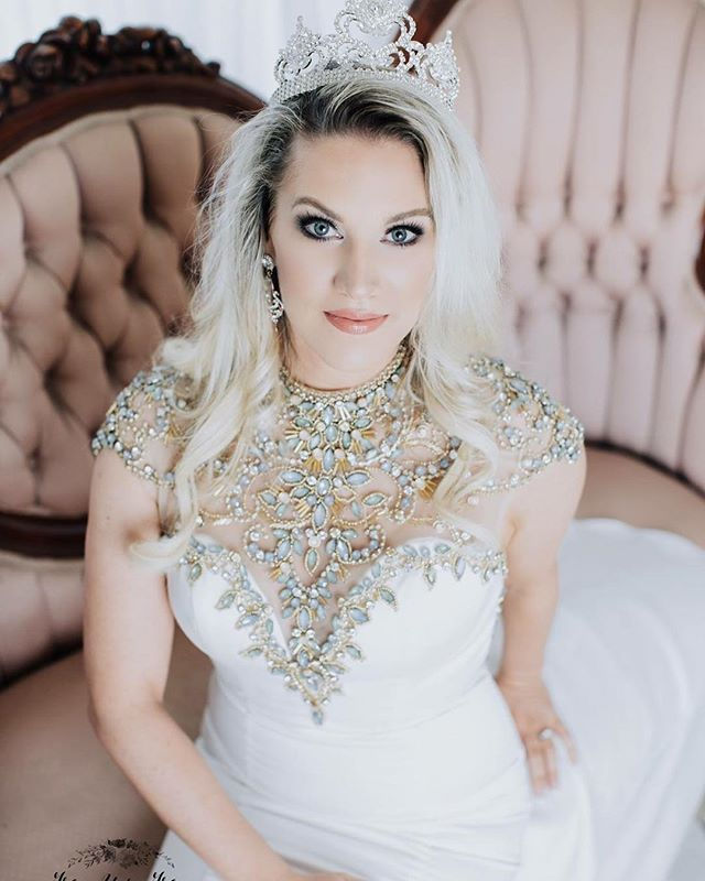 Some gorgeous photos by _graceupongracephotographyak of Mrs. Alaska 2016 Tesa Sturman! Jus