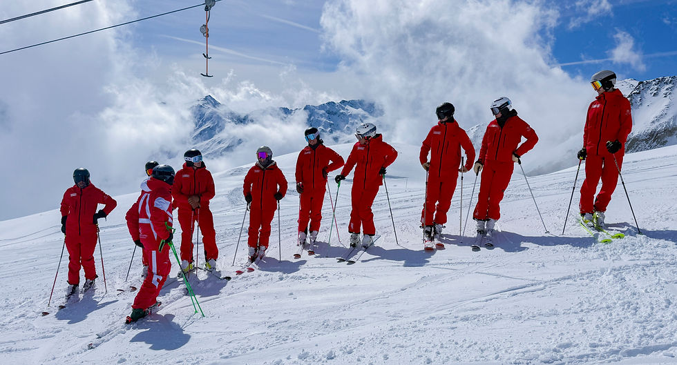 Trainingseinheit der Snowsports Academy gemeinsam mit Ausbildnern der staatlichen Skilehrerausbildung in Sölden