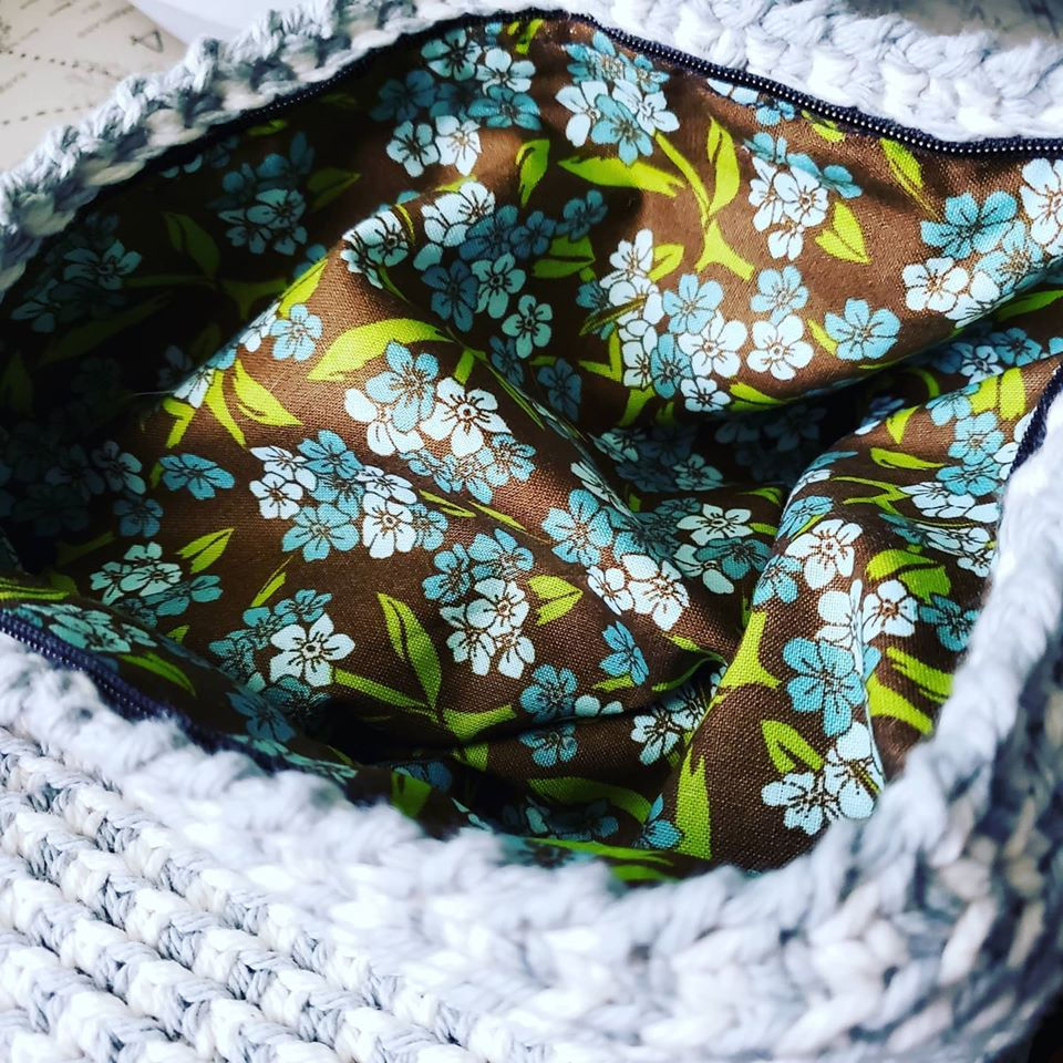 Thumbnail: Gray and White Textured Purse