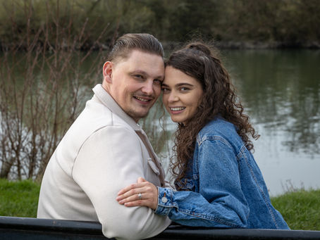 By the Thames: Thea & Jordan's Pre-Wedding Shoot in Reading