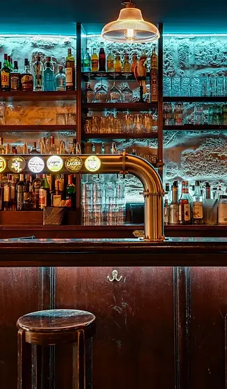 Bar_festif_a__Paris___Oculto_.webp