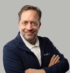 Portrait_neu_0015_Dr_Eric_Kampmann-2.png