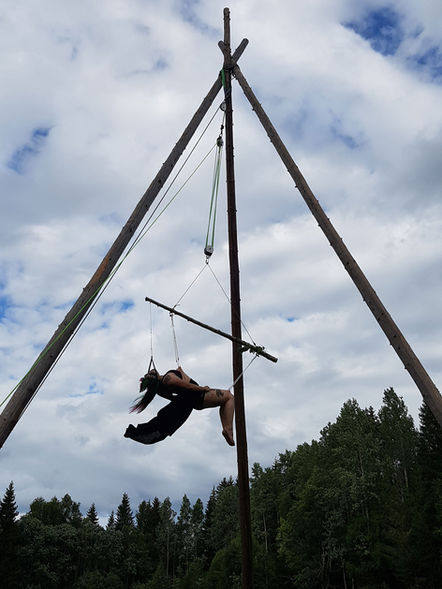 Hammock Hook Suspension in Summer Hanging in the Smertekirken Tripod