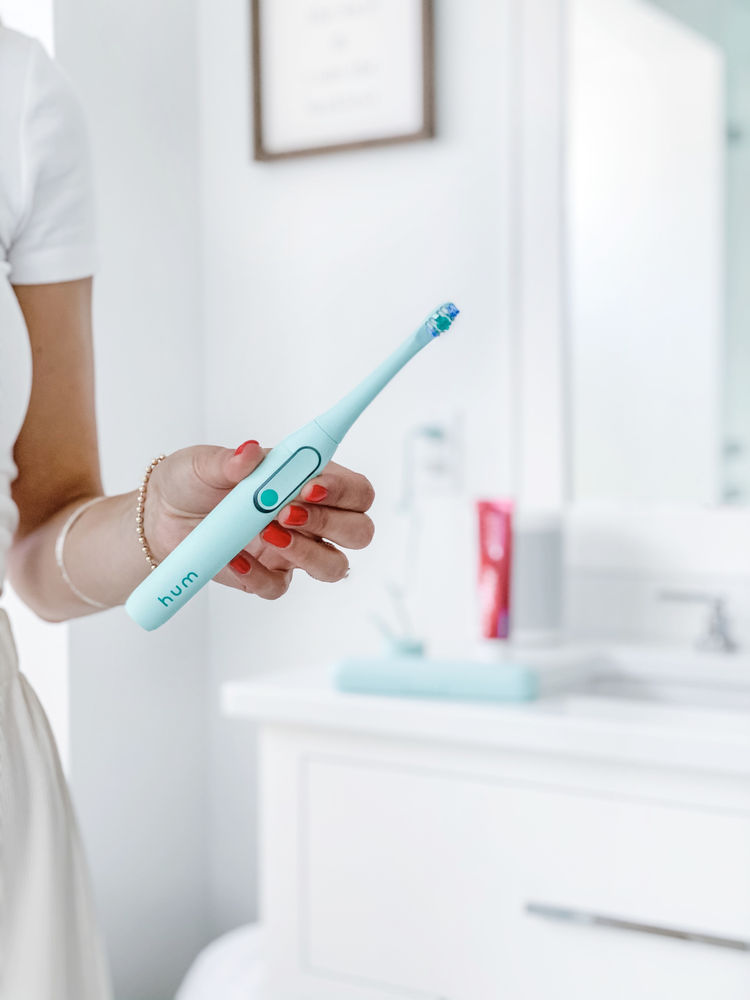 MY FAVORITE SMART TOOTHBRUSH // hum by Colgate®