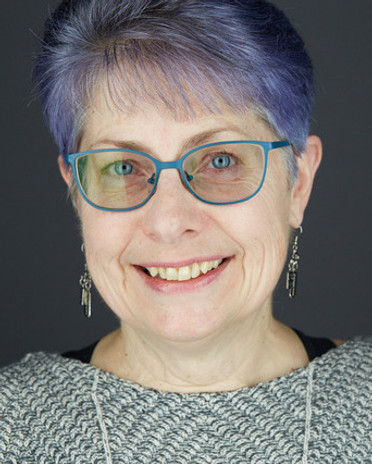 A headshot of annie guter