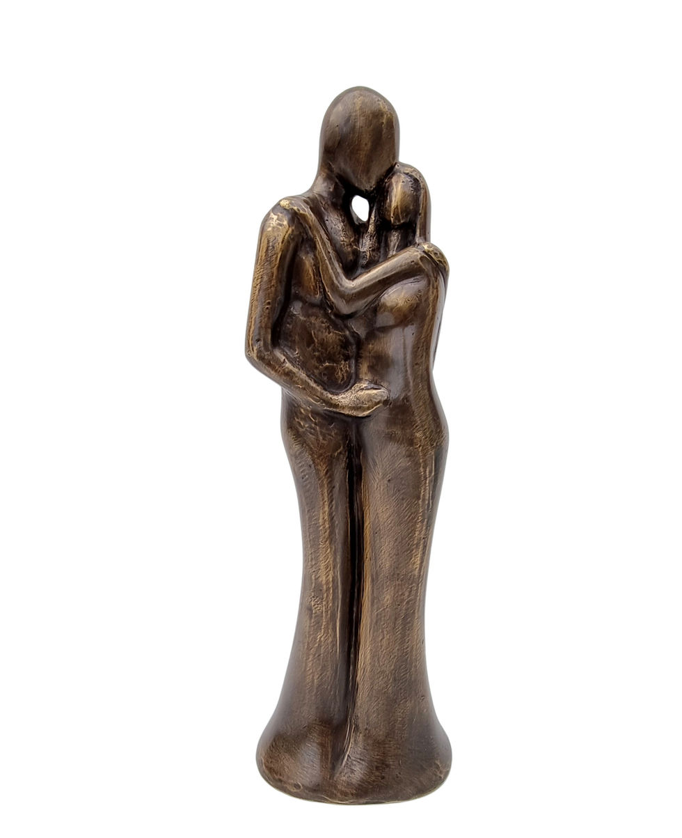 bronze statue of an man and a women hugging - Valentine's day - Contemporary style