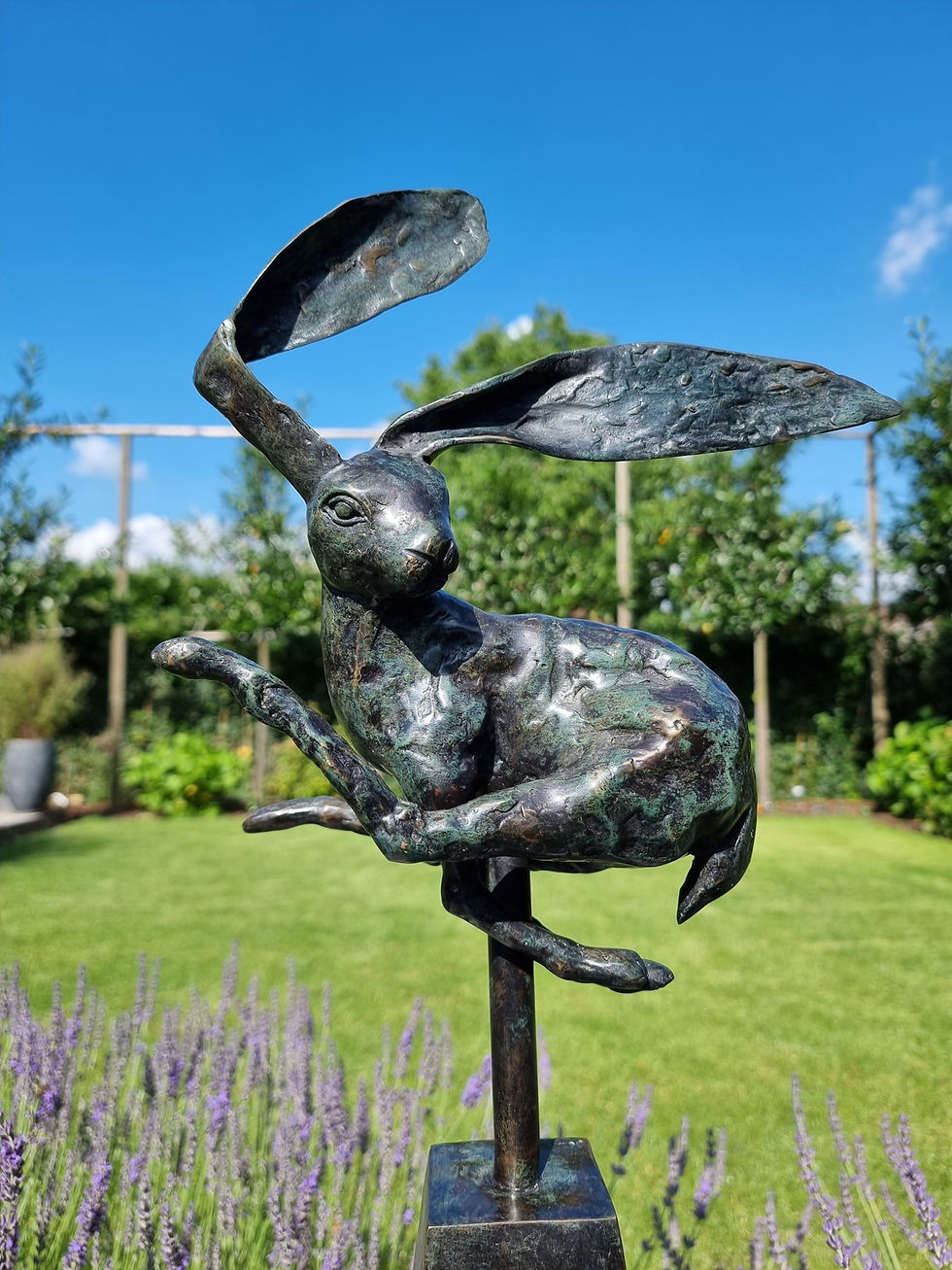 Green hare jumping statue green patina - Garden decoration