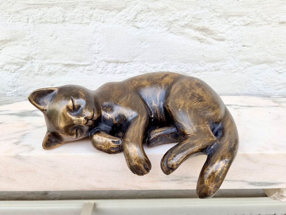 Sleepring cat - bronze statue - contemporary style - Christmas