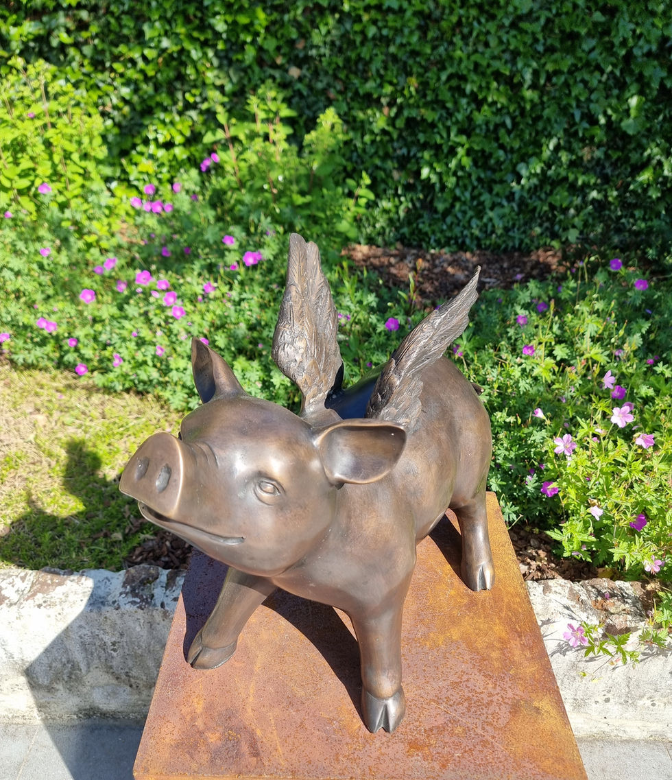 Pig with wings - memorial statue - modern style - garden decoration