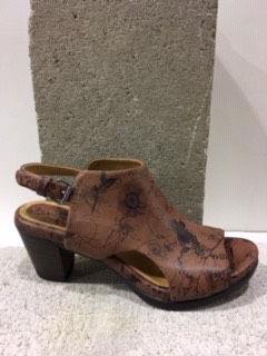 Sandale brune fleurie en cuir BOUSSOLA