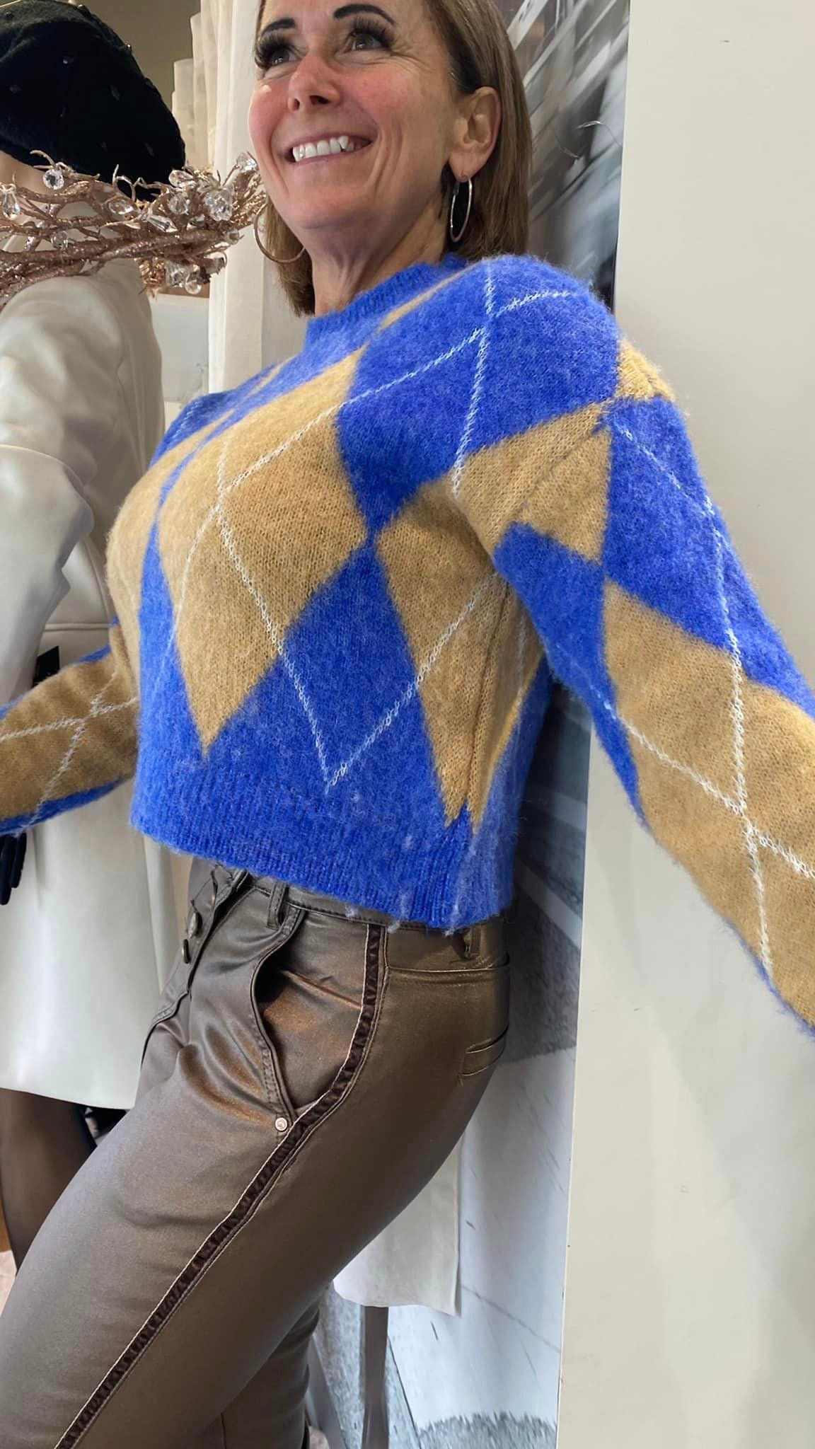 Chandail bleu en fourrure à losanges Esprit