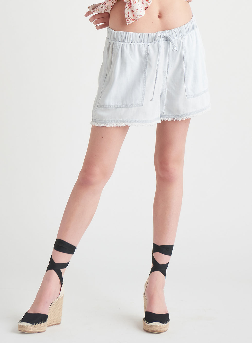 Miniature : Short bleu pâle effilochés Dex, style 1922754