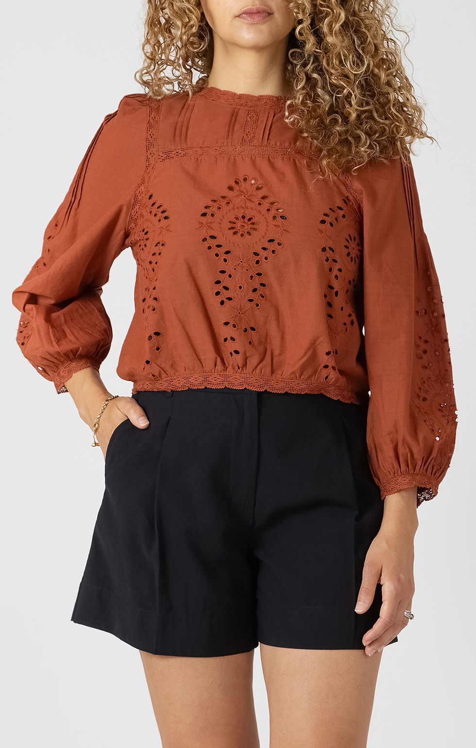 Blouse à détails en dentelle Dex | Boutique Plateforme