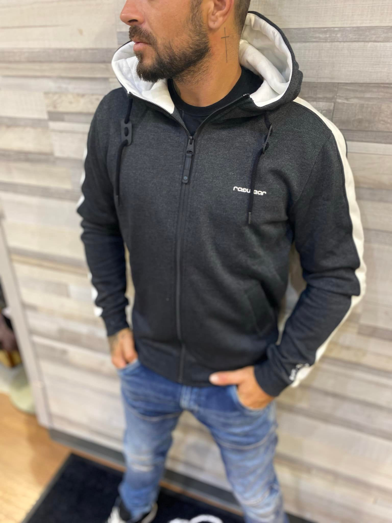 Veste noire et blanche à capuchon Ragwear