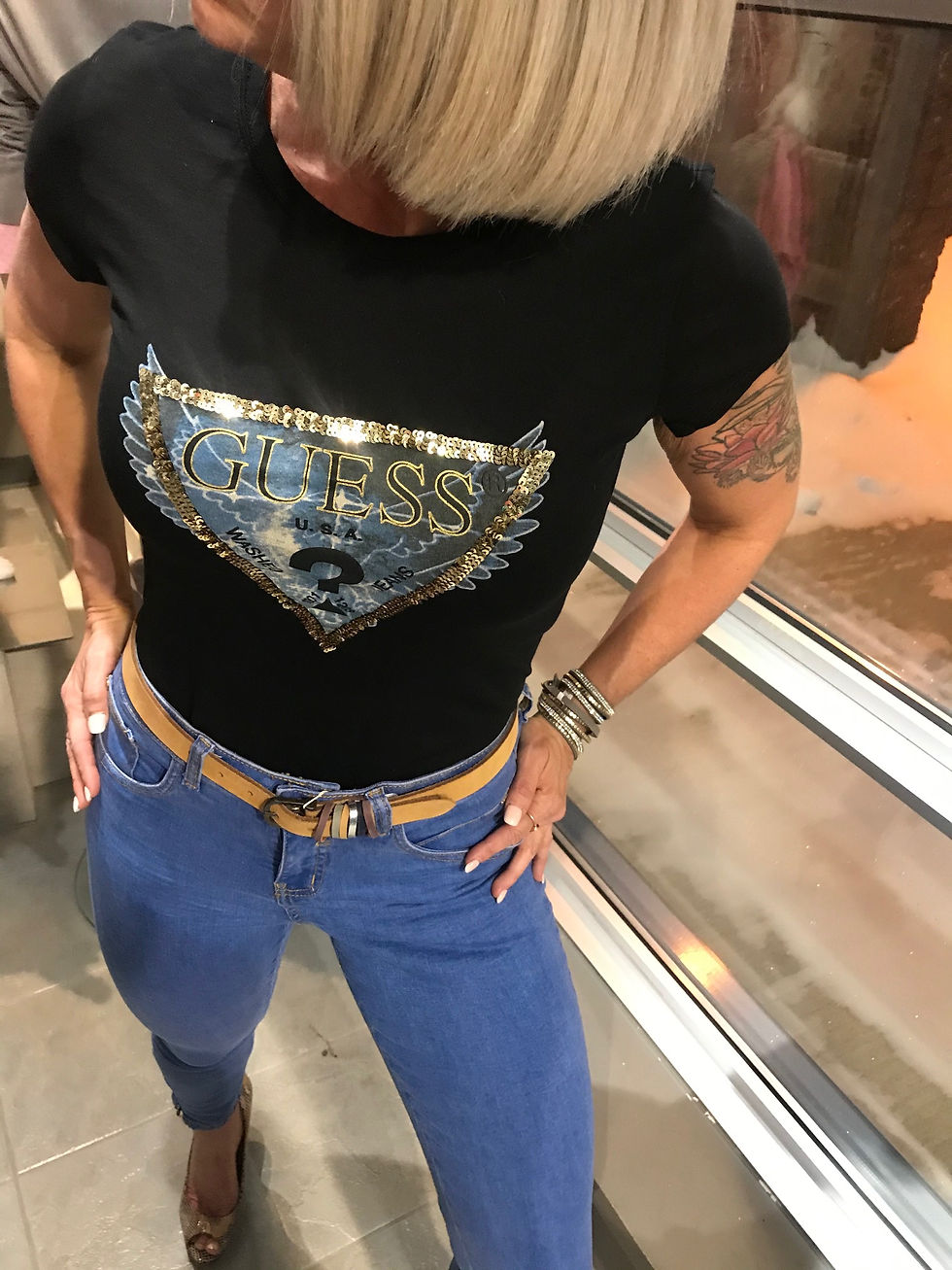 Miniature : T-shirt noir Guess avec paillettes