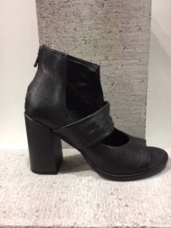 Sandale en cuir noir MJUS