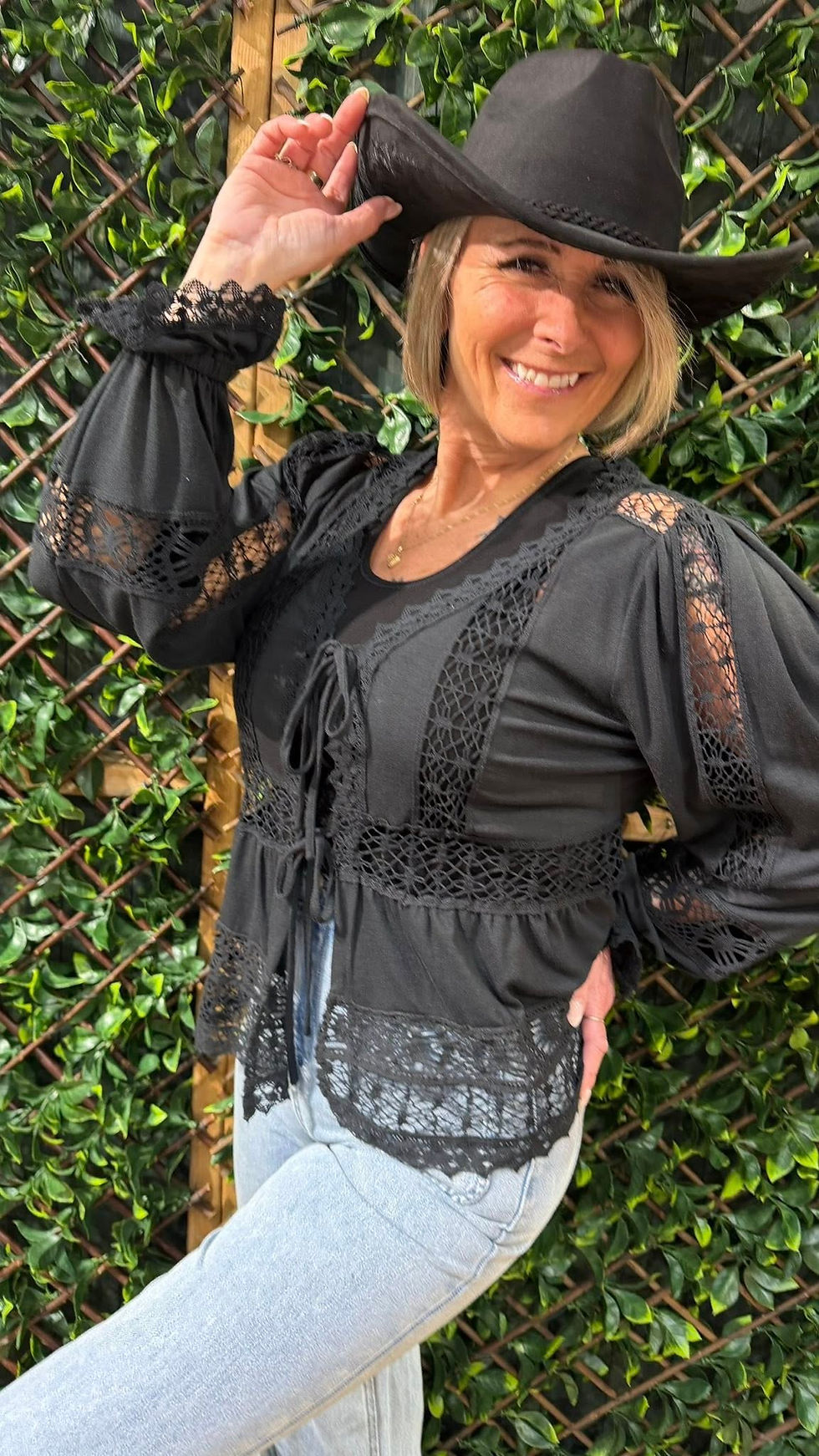 Haut perforé à manches bouffantes Dex | Boutique Plateforme