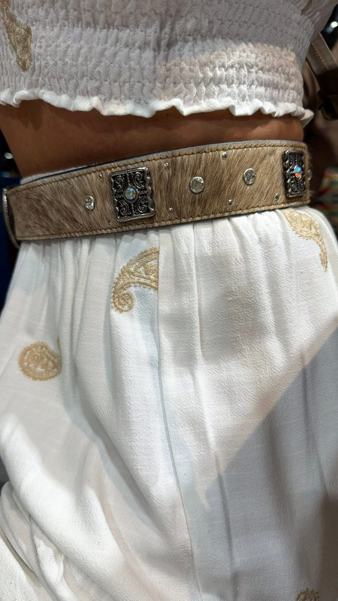 Ceinture en peau de vache à gemmes | Boutique Plateforme