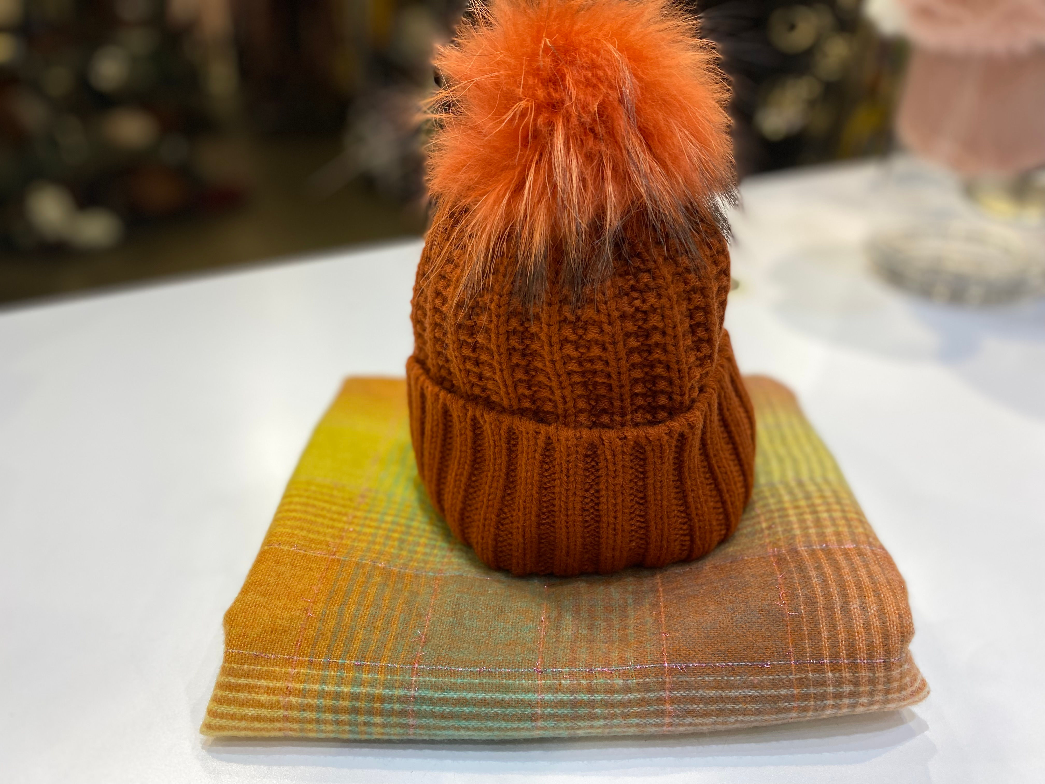 Tuque en laine rouille à pompon Tom & Eva