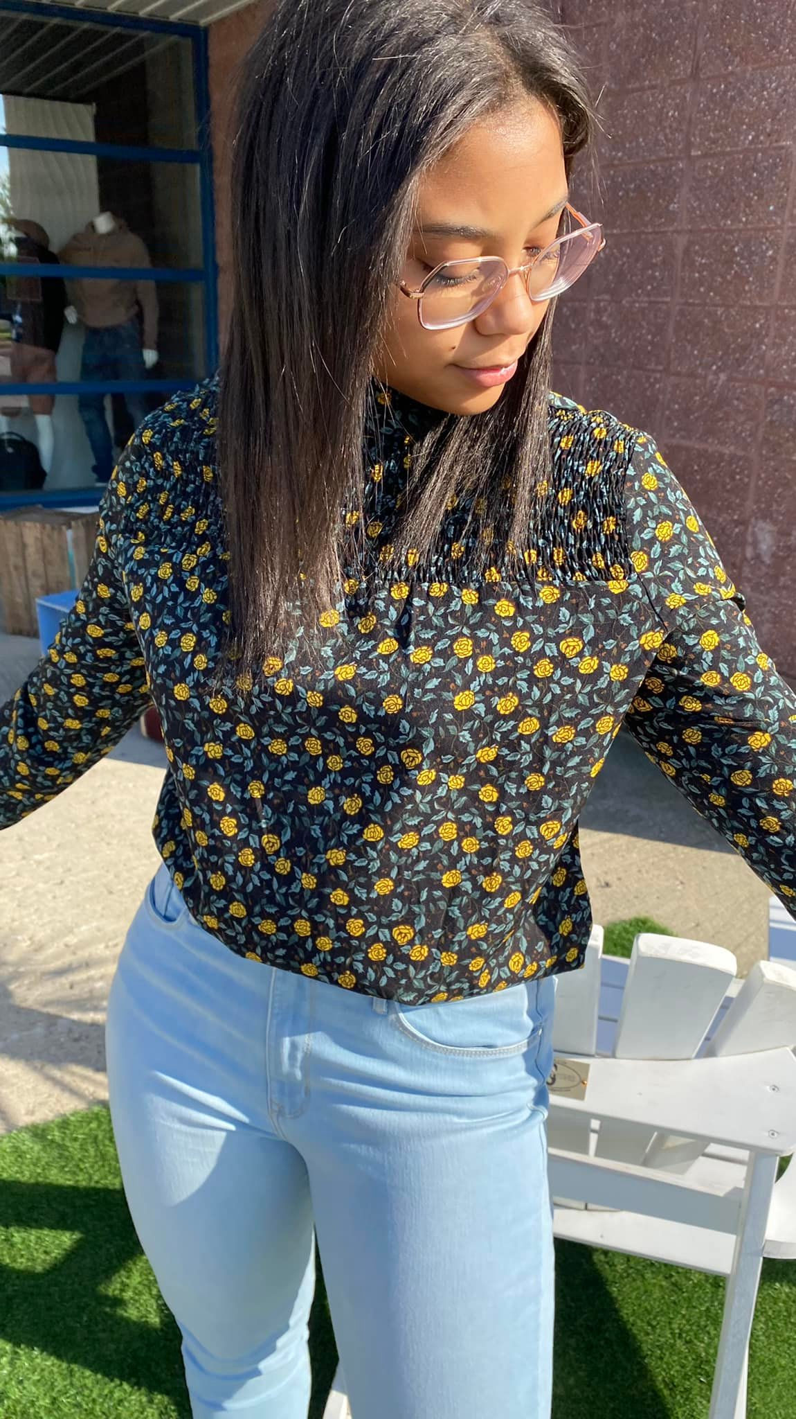 Haut Iza noir à fleurs jaunes et vertes Lofty Manner